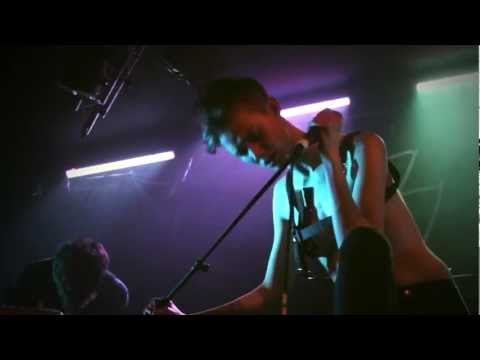 Vuvuvultures - I'll Cut You (Live)