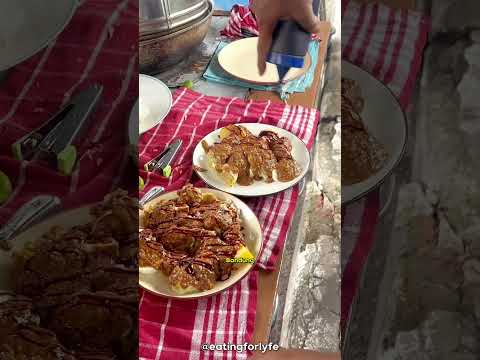 Siomay gerobak yang udah 20 tahun ini bener-bener juara! Rasanya bikin nagih, wajib coba kalau ke Bandung! 😋✨