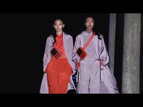 Relaxed methamorphosis by Hui, Milan Spring/Summer 2023 | FashionTV | FTV