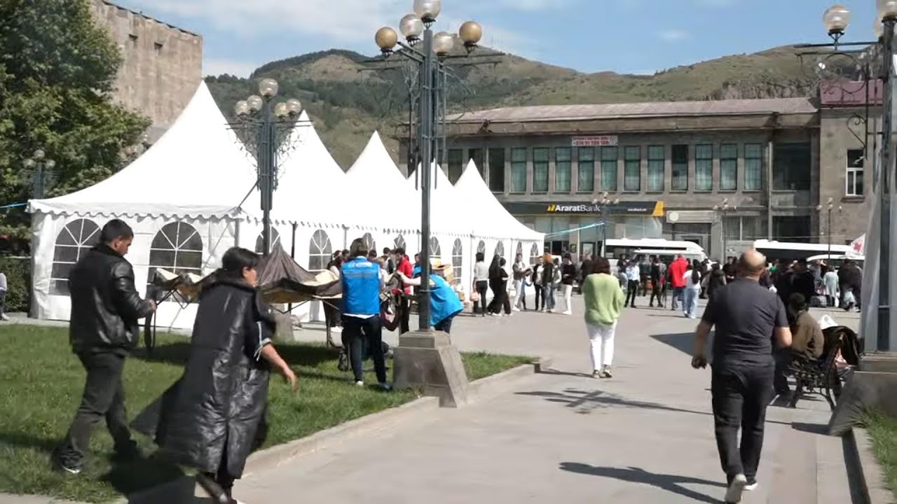 #Ուղիղ․ Արցախից բռնի տեղահանվածները՝ Գորիսում