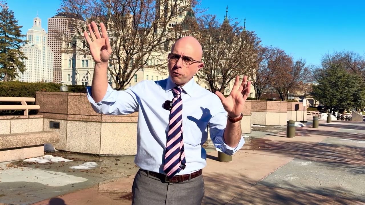 El Honorable Jason Perillo, Senador Estatal