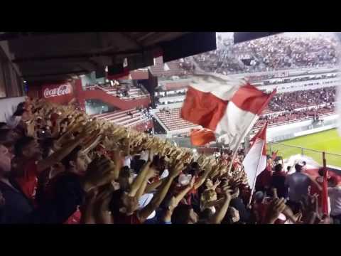 "Independiente 1 - Velez 1. El recibimiento" Barra: La Barra del Rojo • Club: Independiente