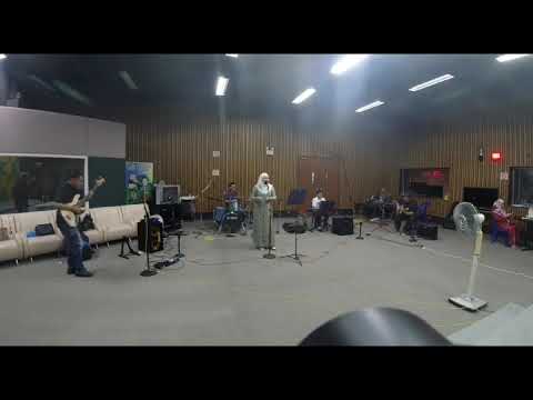 Sinaran (band live cover)- Ayesha Said