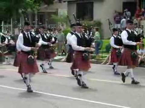 Wi' a hundred pipers