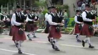 Wi' a hundred pipers