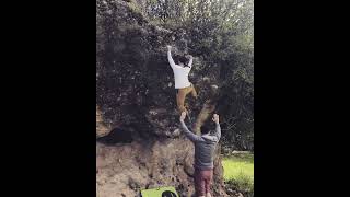 Photo of problem Arco derecha in Tamajón boulder Area