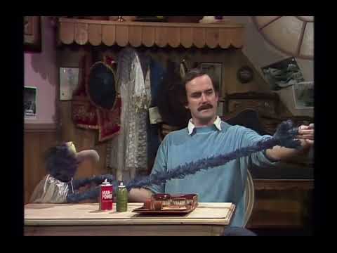 The Muppet Show - 223: John Cleese - Backstage #3 (1978)