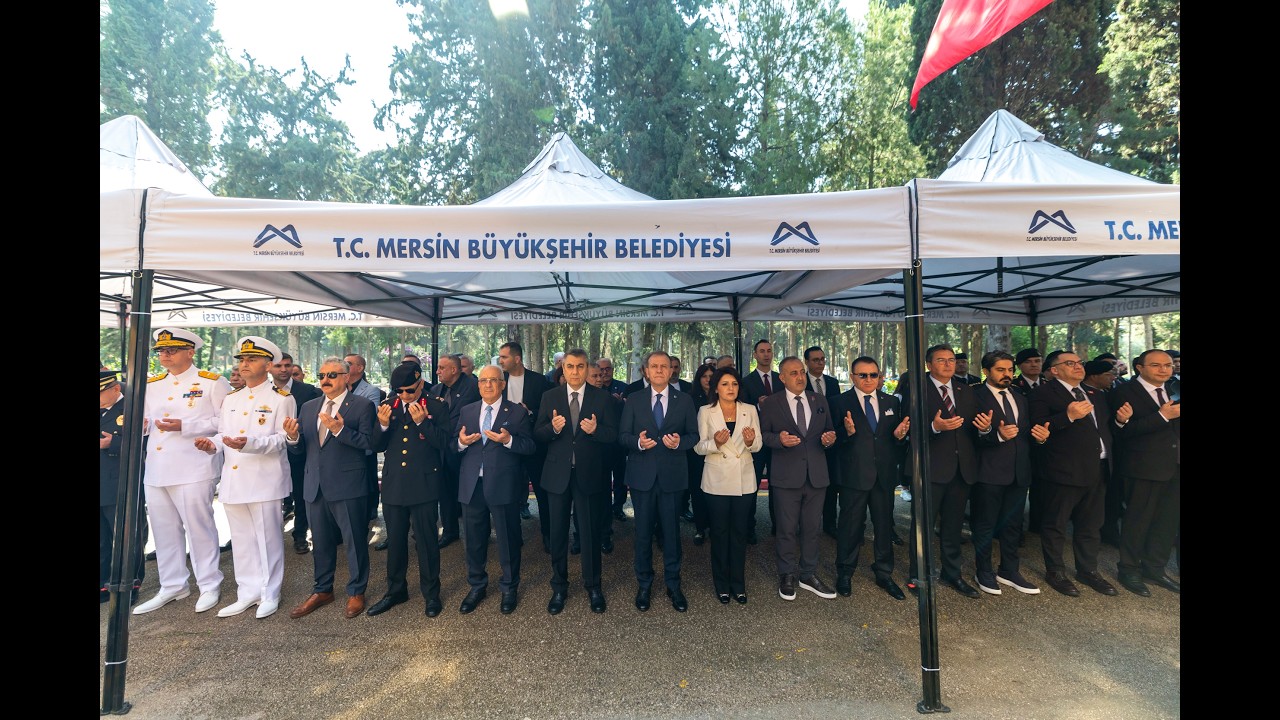 BAŞKAN SEÇER, KURBAN BAYRAMI ARİFESİNDE ŞEHİTLİĞİ ZİYARET ETTİ VE KENT PROTOKOLÜ İLE BAYRAMLAŞTI