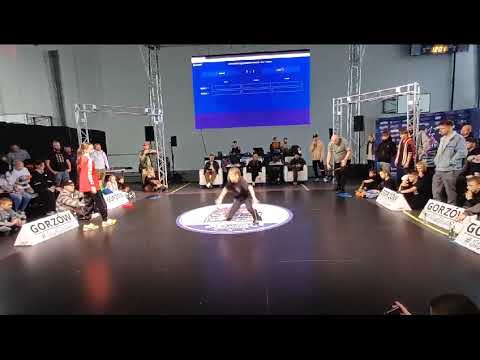 Mistrzostwa Polski w breaking'u 2023r.    Finał Bgirl (kat. 6-11 lat). Aura vs Pralka