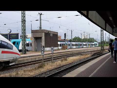 Einfahrt einer RB61 nach Bielefeld.