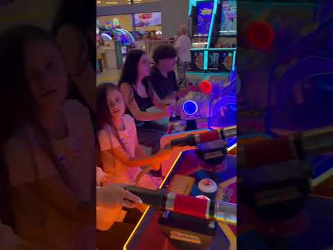 Lojrat ne Albi Mall #belgium #familytime #beautiful #challenge #prishtina #albimall#pushime #kosova