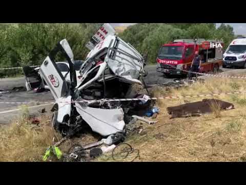 Yozgat’ta iki araç kafa kafaya çarpıştı:4 ölü