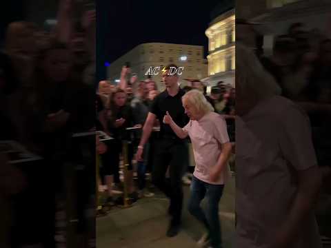 AC/DC return to their hotel in Warsaw surrounded by cheering fans ❤️ #ACDC #Warsaw #PowerUpTour