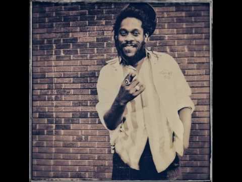 Dennis Brown - Funny Feeling & Dub [1978]
