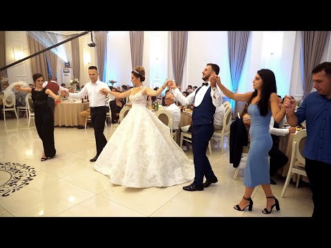 Valbona Hekurani - Coli Shani & Klarinet Arjan Sako - Vallja Shoqeris ( Dasma ANI & ARTENISA )