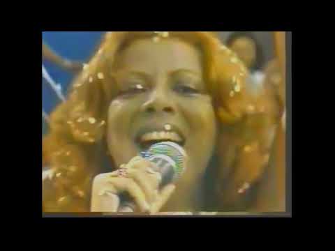 Beth Carvalho --  Vou Festejar - Senhora Rezadeira - Coisinha do Pai