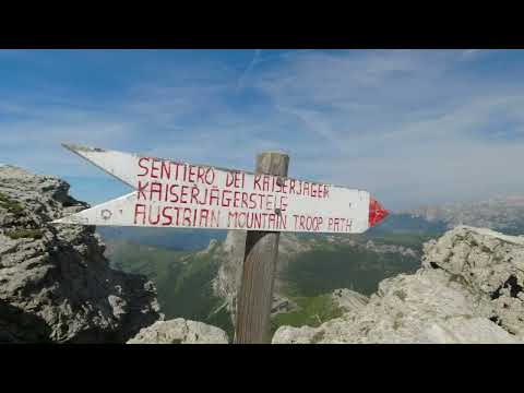 CIMA PICCOLO LAGAZUOI - LAGO LAGAZUOI - RIFUGIO SCOTONI anello dal Passo Valparola