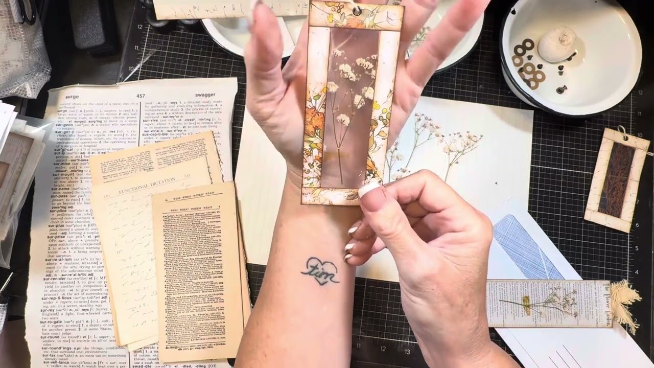 #JJ10MinuteMakes: dried flower paper windows using junk mail envelopes