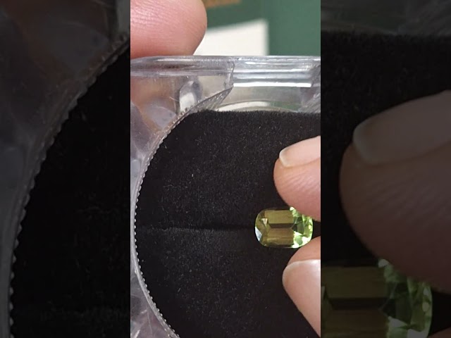 حجر زبرجد طبيعي مفحوص و موثق بشهادة مختبر
