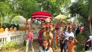 preview picture of video 'PoySangLong Wat SriBunRuang 2014'