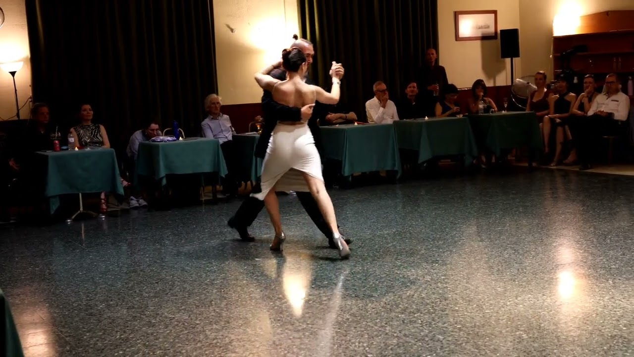 Video thumbnail for Jorge Pahl i Solène Vanhaecke a Milonga Casa València Maig 2025