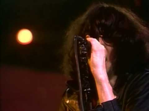 Ramones - Sheena Is A Punk Rocker