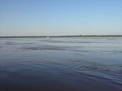 Subindo o Rio Solimões proximo de Codajas, Amazonas - Julho de 2007