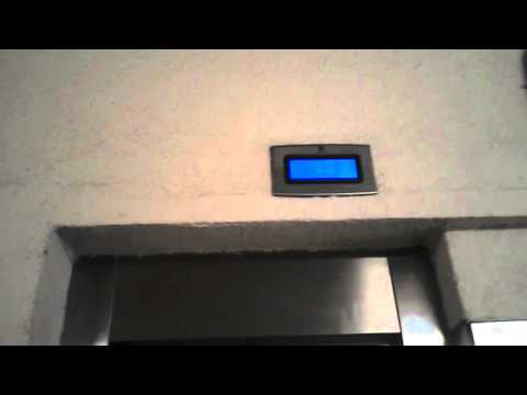 Thyssen levanta no El Corte Inglés de cólon (Este vídeo inicia um dos elevadores de estacionamento)