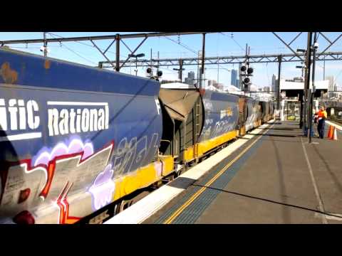 Pacific National A-class through Richmond with empty hoppers