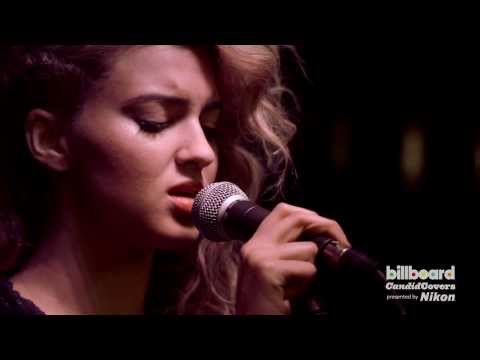 Tori Kelly sings Paramore's 