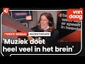 Romee Abrahams-Jansen legt het belang van muziektherapie uit
