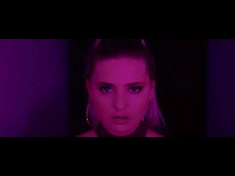 download lagu mp3 mp4 Siobhan Sainte, download lagu Siobhan Sainte gratis, unduh video klip Siobhan Sainte