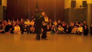 Santiago Dorkas & Cecilia García bailando en TangoCool (Buenos Aires)