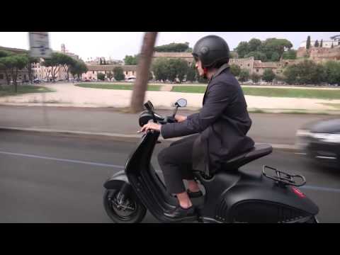 Vespa 946 Emporio Armani