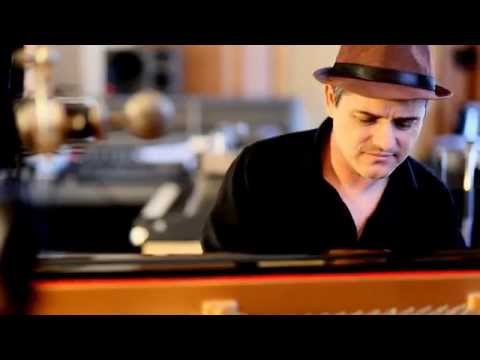 Betinho Muniz sur le nouveau Piano Yamaha 7 pieds à l'Oreille Gauche