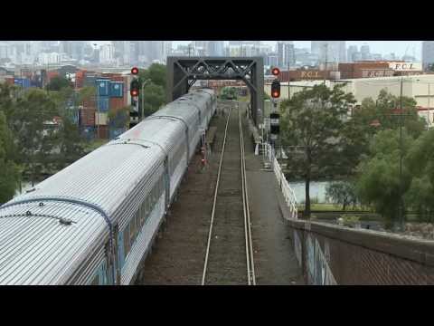 Countrylink XPT Passenger Train In Melbourne (1/1/2010) - PoathTV Australian Railways