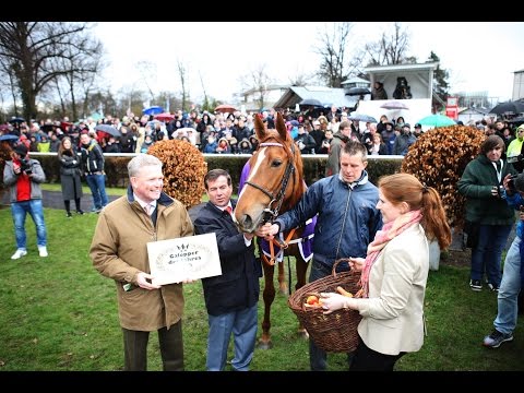 Ehrung von Galopper des Jahres "Nightflower" beim Saisonauftakt in Köln