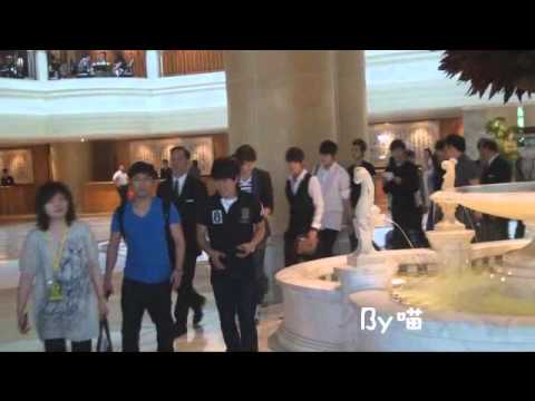 [ZE:A守護星]100811 ZE:A當日進飯店與進入神祕攝影棚 (全) (by喵)