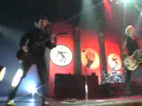 Green Day  America idiot live in Tokyo March 19, 2005