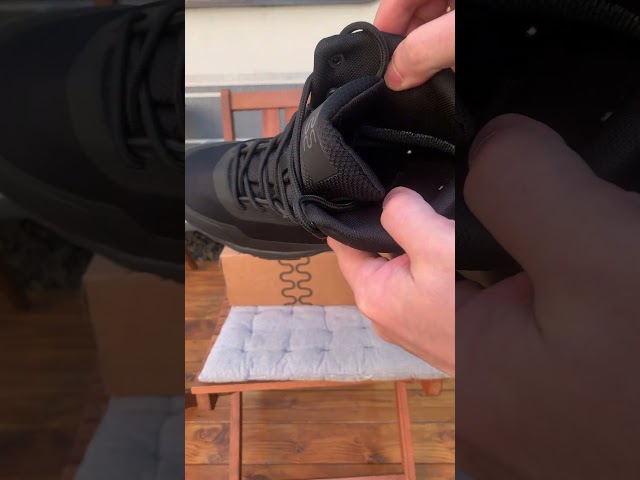 Чоботи жіночі шкіряні байка хутро 592641 Чорний Кросівки чоловічі термо вологостійкі 590210 Чорні