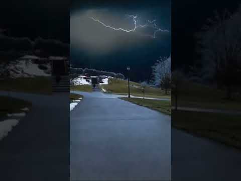 Sonidos de lluvia y truenos ⚡Noche con mucha tormenta #Shorts