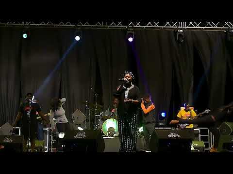 Performance Live, Malika La slamazone ￼