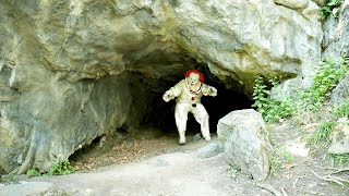 Weee Found Pennywise From IT&#39;s Cave! Clown Hunting in the Woods - WeeeClown Around