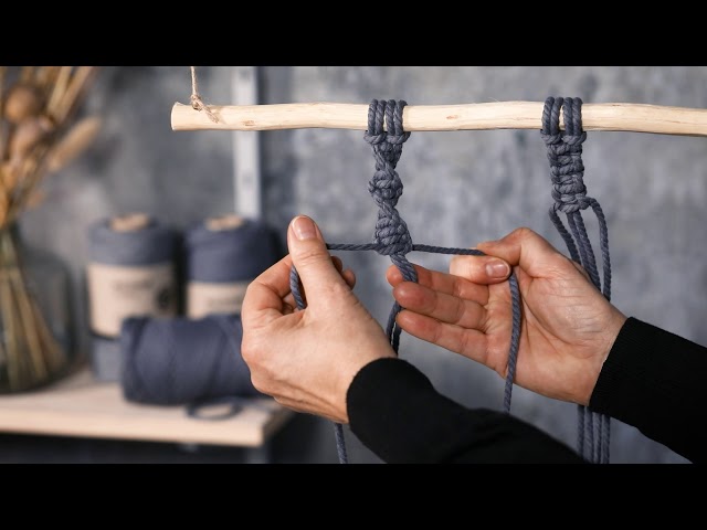 Video Teaser für How to tie a single and a double knot with macramé