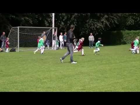 Sams eerste oefenwedstrijd, 23 08 2014  Uitslag 4- 2  Baronie F10   Baronie F9