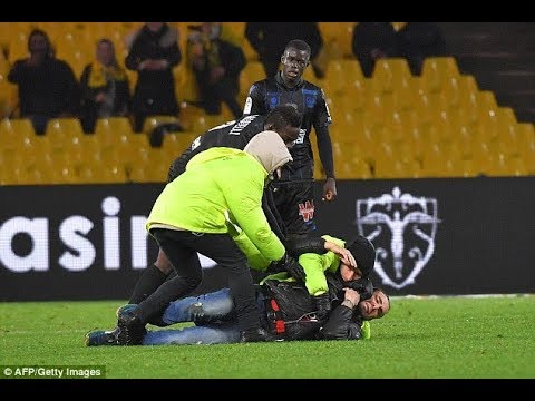 Mario Balotelli scores winning goal for Nice against Nantes with ... celebrates with a p1tch 1nv4der