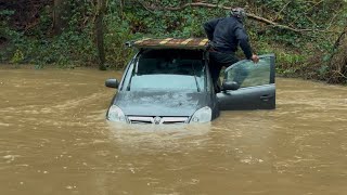 Nearly 3ft in a Vauxhall Zafira || Vehicles Vs Deep Water || Flood Compilation