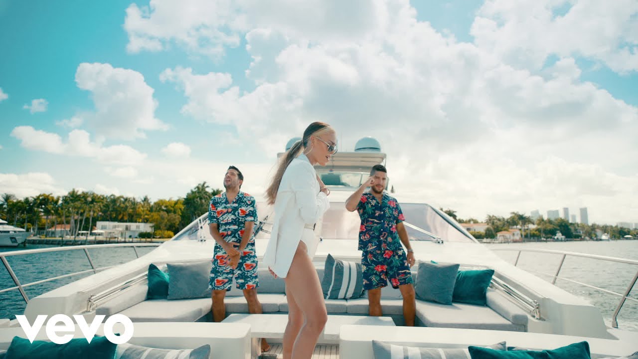 Cali Y El Dandee, Danna Paola — Nada
