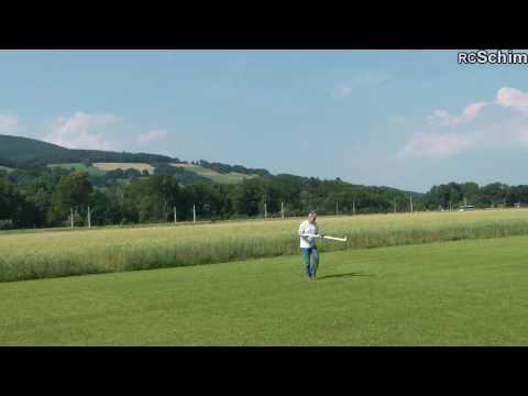 How to start a Flying Wing and not chop off your fingers...