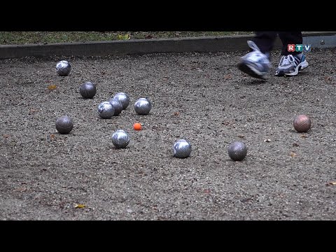 Petanque: Ein Präzisionsspiel im Steyrer Schlosspark